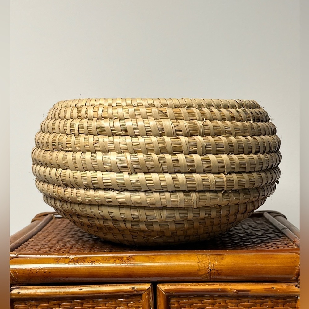 NEW PINE NEEDLE HAND WOVEN BASKET MADE IN GUATAMALA